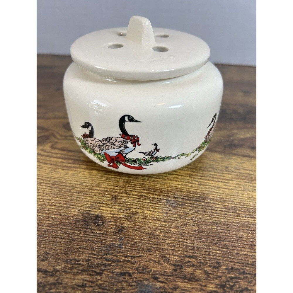 Vintage Christmas Country Geese Potpourri Burner Crock Jar Ceramic Taiwan  1987 - Picture 12 of 13